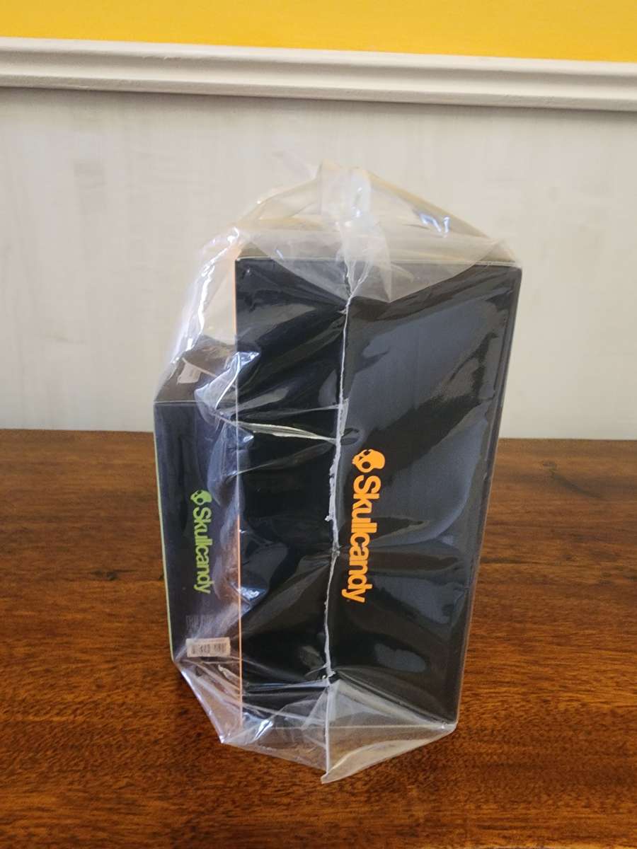 Skullcandy Crusher Headphones + Smokin' Buds Bundle