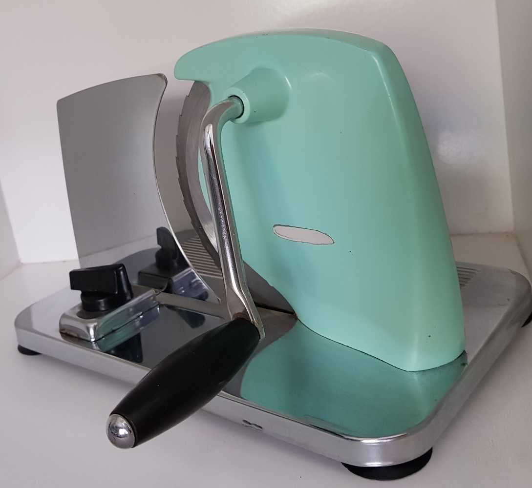 Vintage Pineware bread / meat slicer