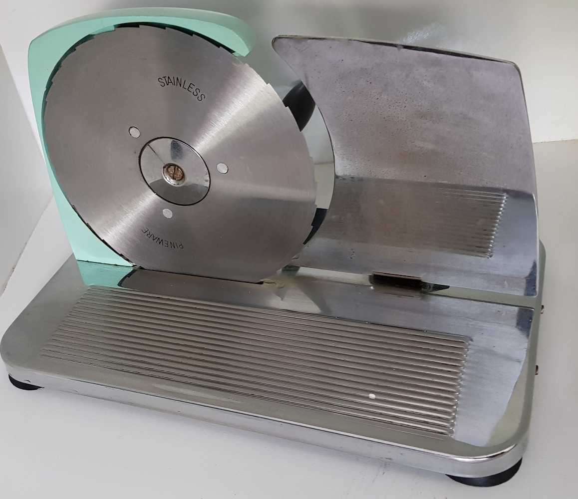 Vintage Pineware bread / meat slicer