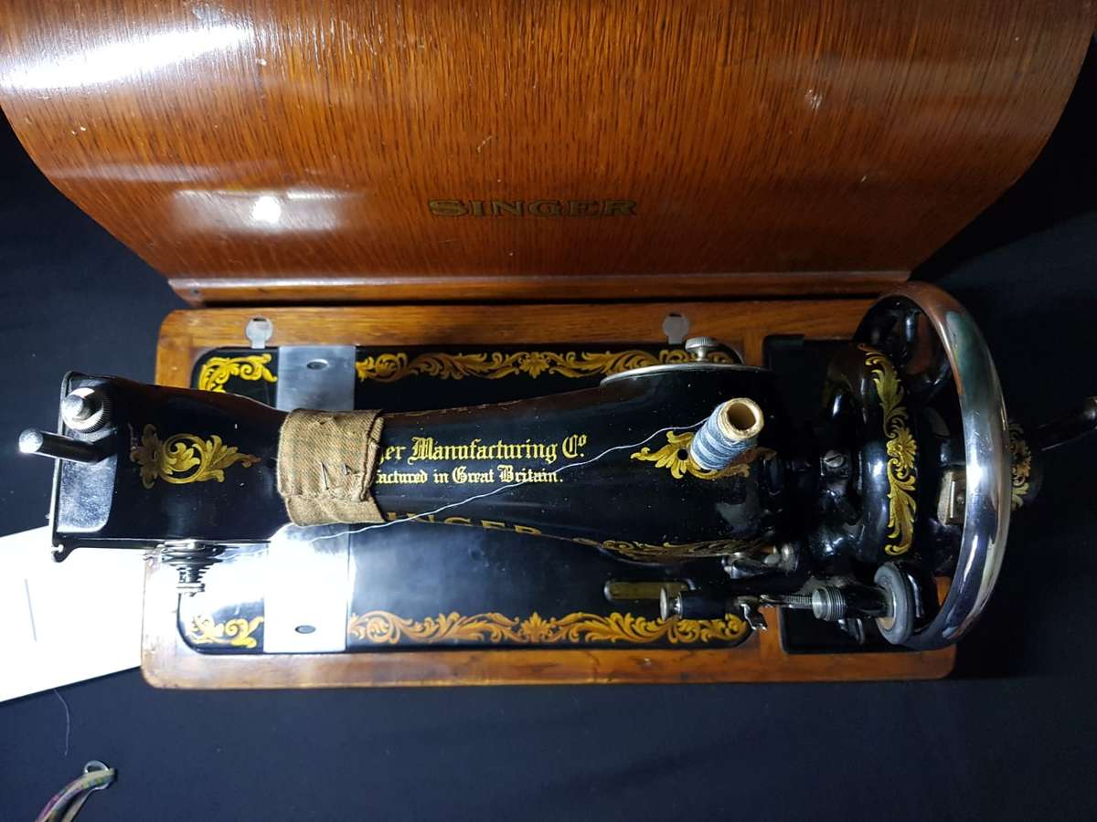 Vintage Antique Singer Sewing Machine