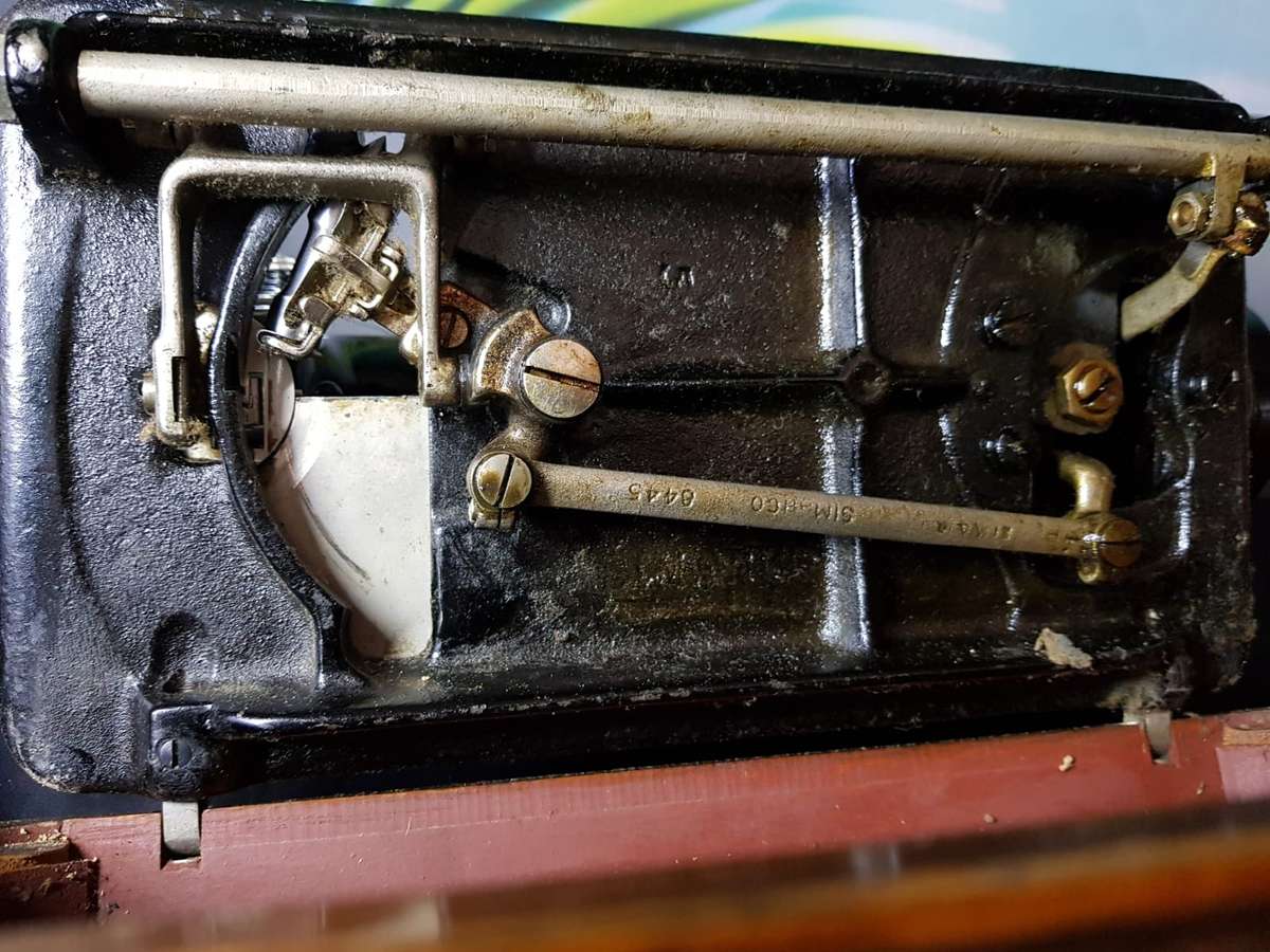 Vintage Antique Singer Sewing Machine