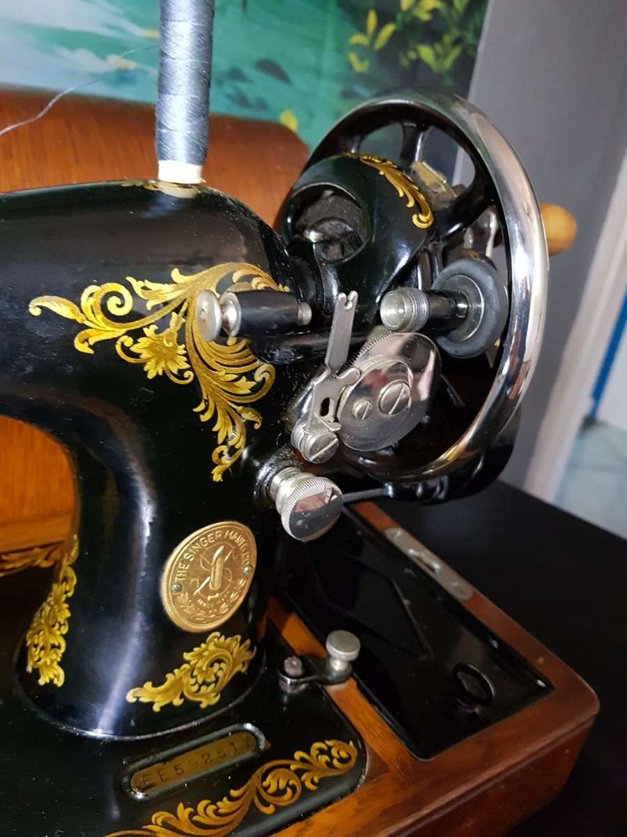 Vintage Antique Singer Sewing Machine