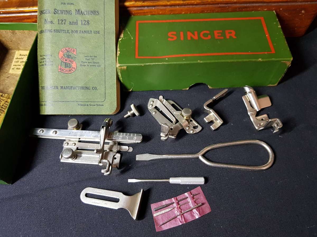 Vintage Antique Singer Sewing Machine