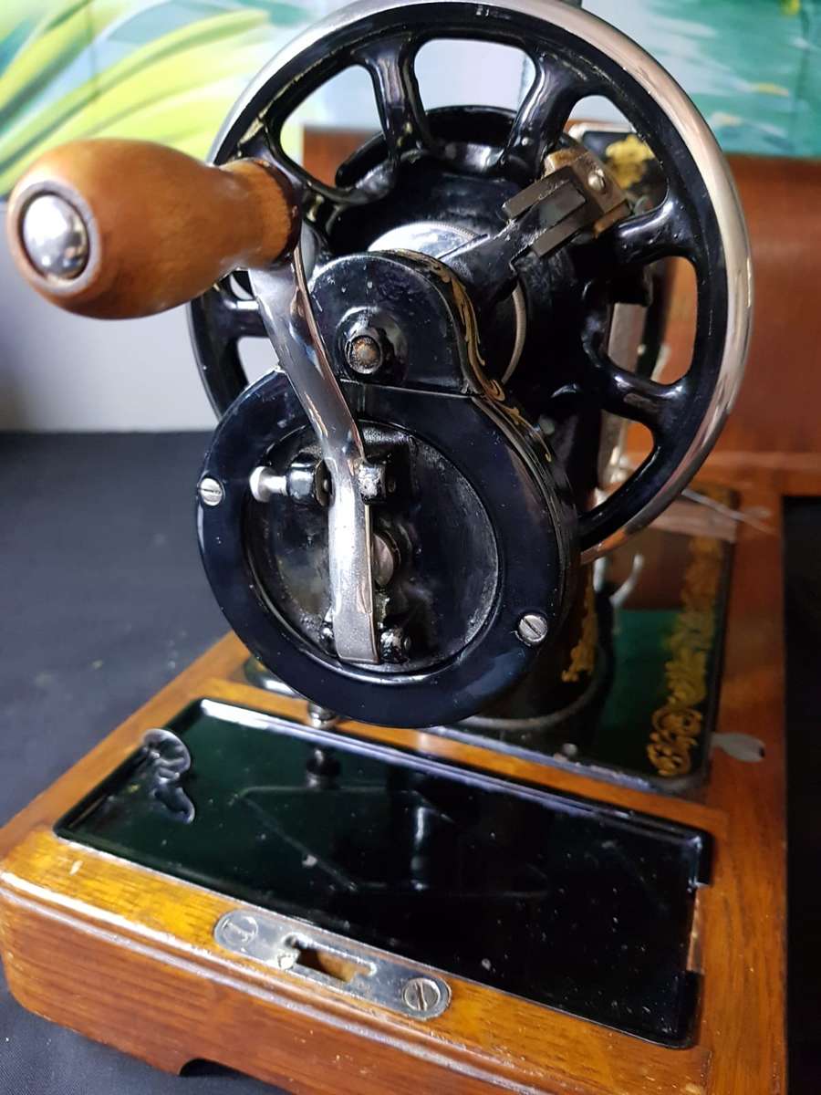 Vintage Antique Singer Sewing Machine