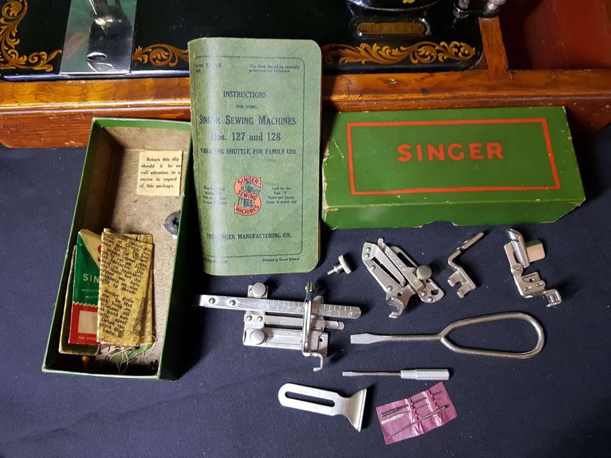 Vintage Antique Singer Sewing Machine
