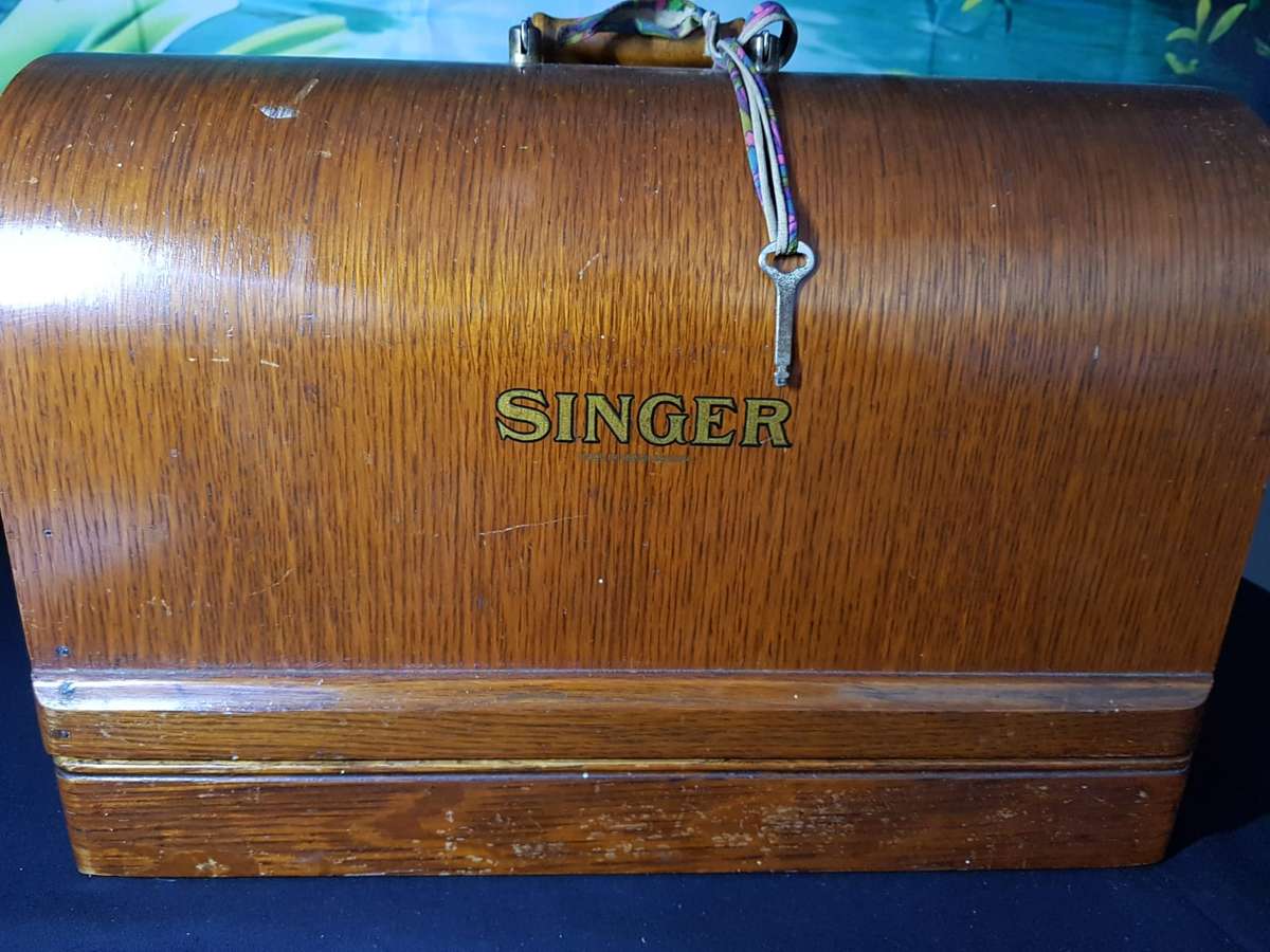 Vintage Antique Singer Sewing Machine