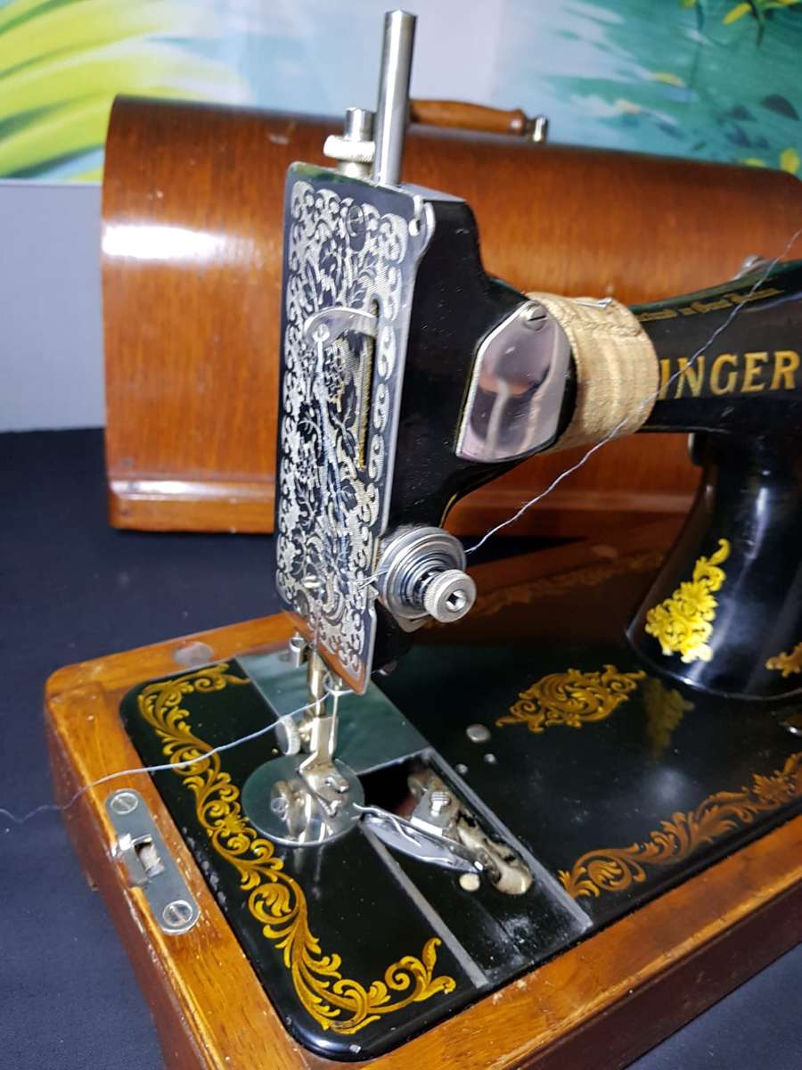 Vintage Antique Singer Sewing Machine