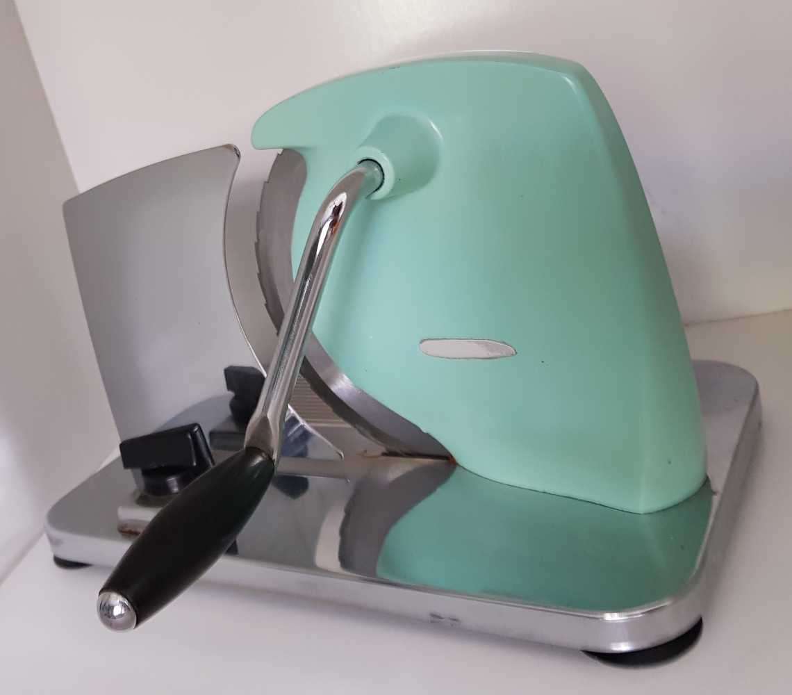 Vintage Pineware bread / meat slicer