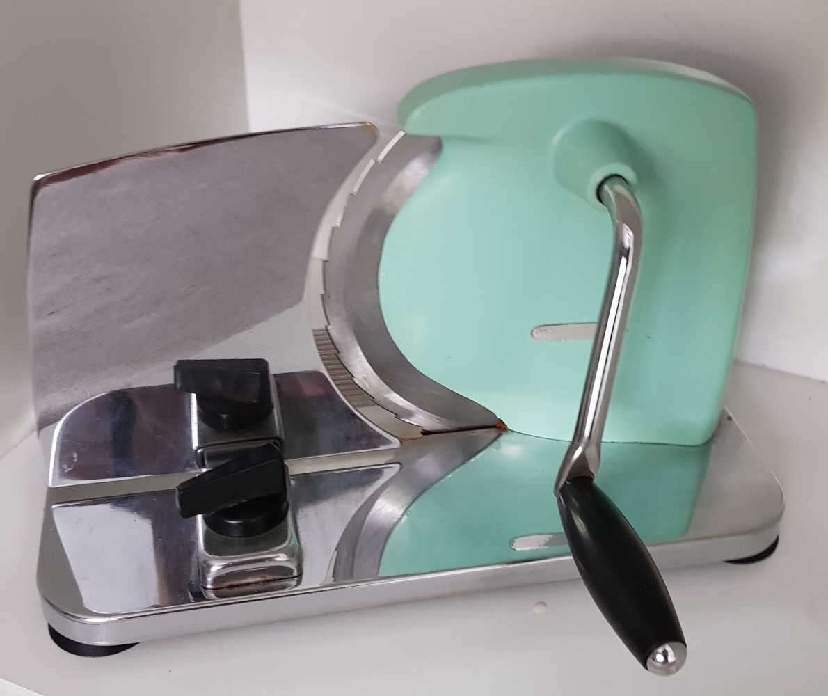 Vintage Pineware bread / meat slicer