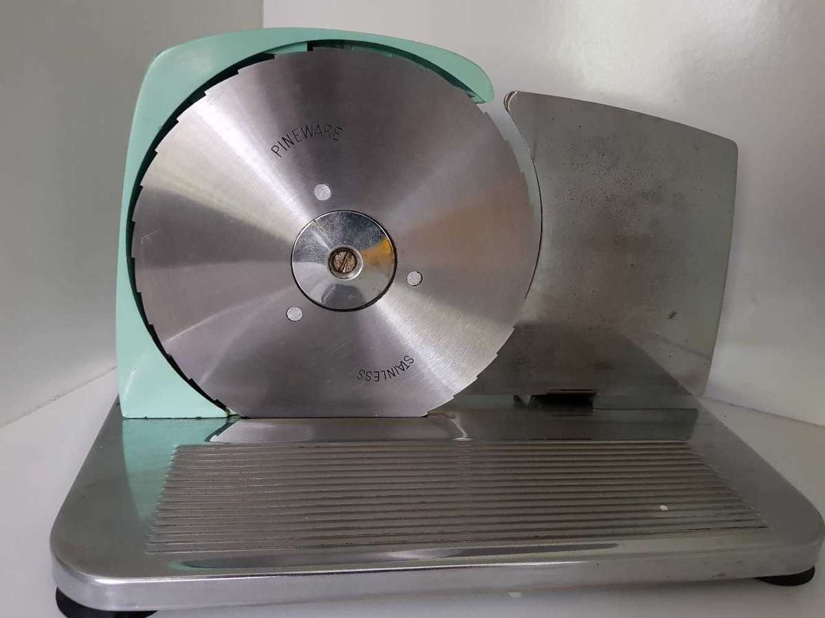 Vintage Pineware bread / meat slicer