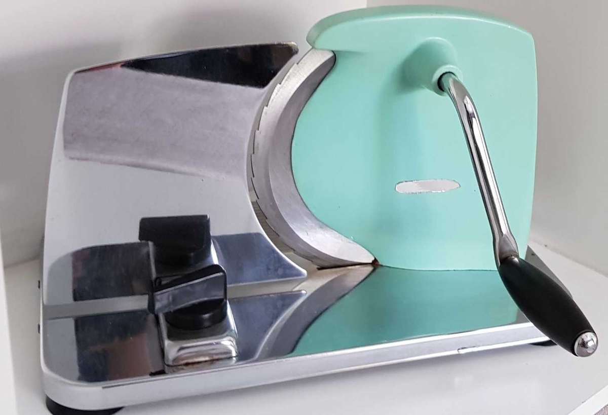 Vintage Pineware bread / meat slicer