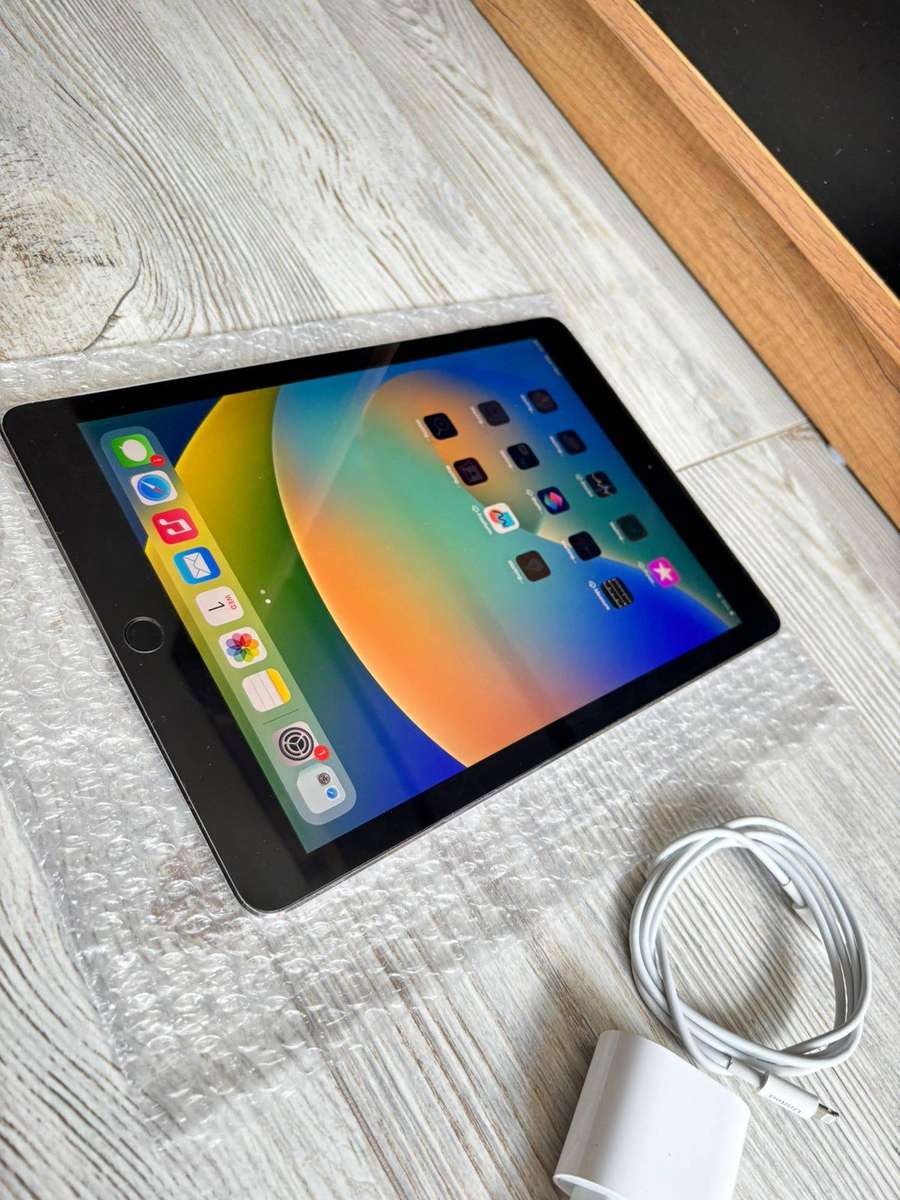 Apple iPad Pro 9.7 (1st Gen)  32GB | Wi-Fi | Space Gray