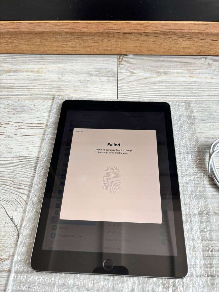 Apple iPad Pro 9.7 (1st Gen)  32GB | Wi-Fi | Space Gray
