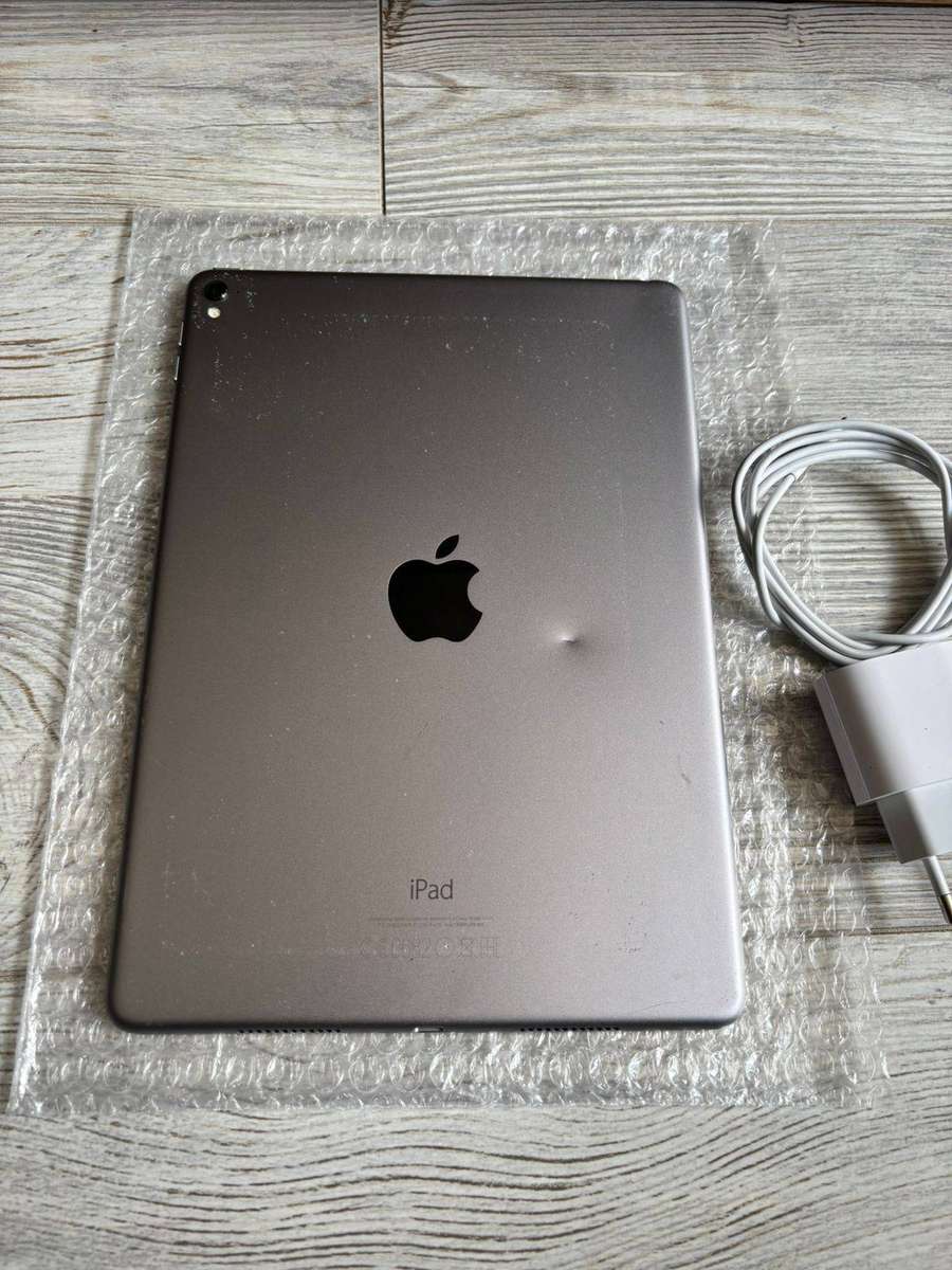 Apple iPad Pro 9.7 (1st Gen)  32GB | Wi-Fi | Space Gray