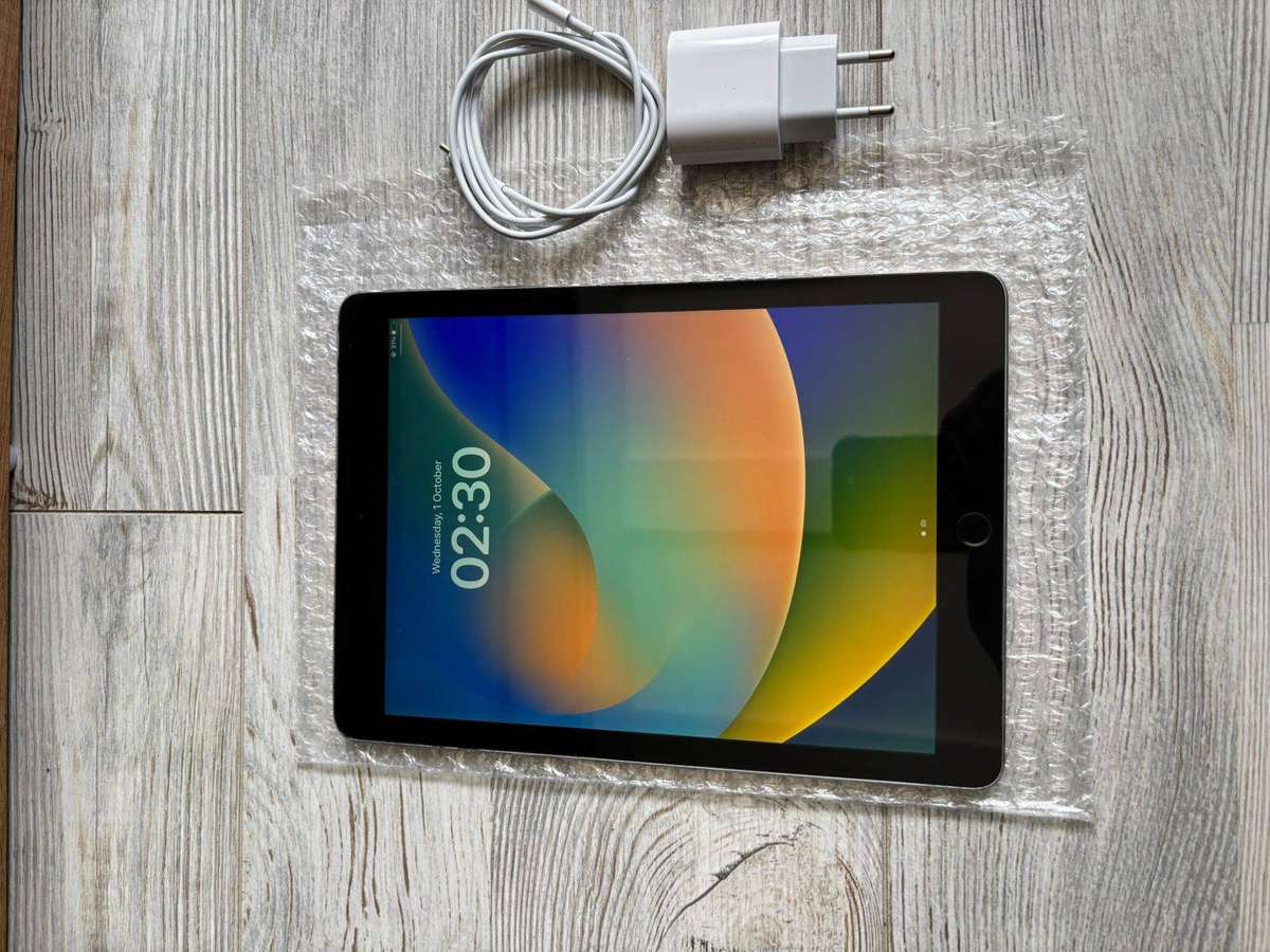 Apple iPad Pro 9.7 (1st Gen)  32GB | Wi-Fi | Space Gray