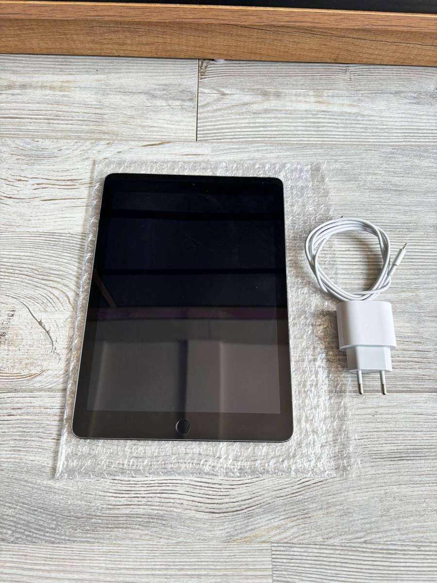 Apple iPad Pro 9.7 (1st Gen)  32GB | Wi-Fi | Space Gray