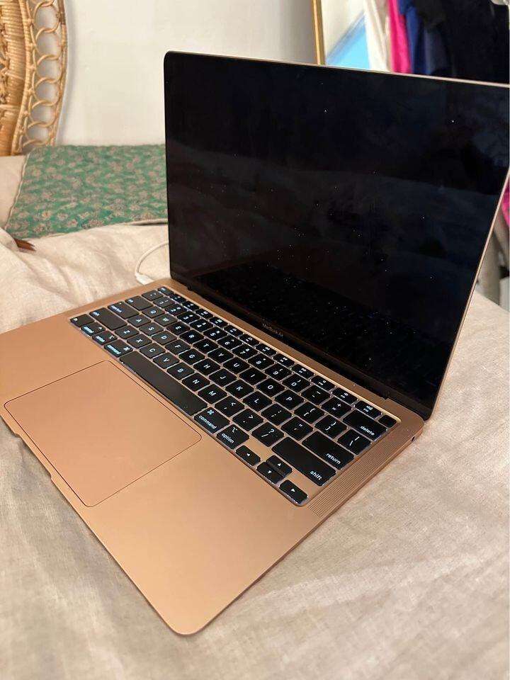 Apple MacBook Air 13" M1 Chip | 256GB SSD | Gold  2020 Model