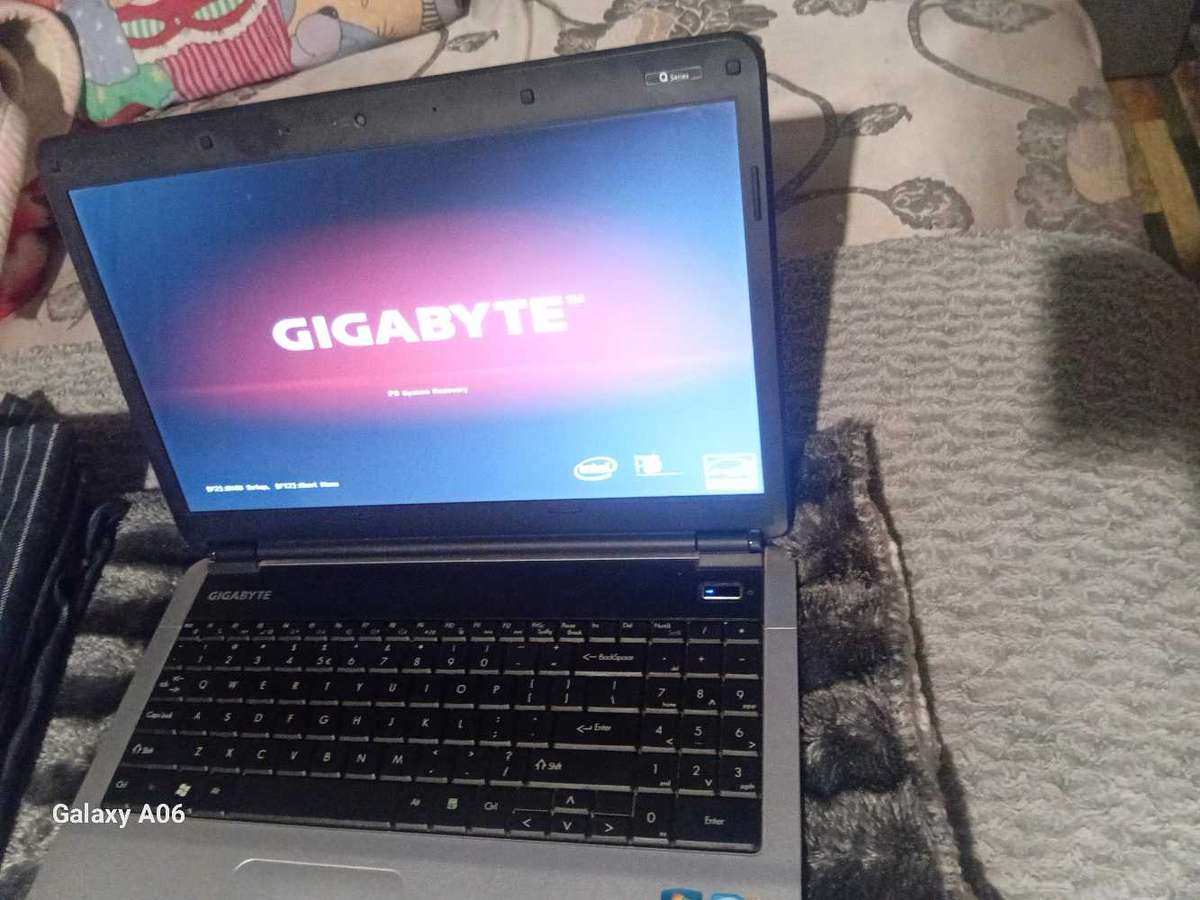 Gigabyte Q1585N Laptop