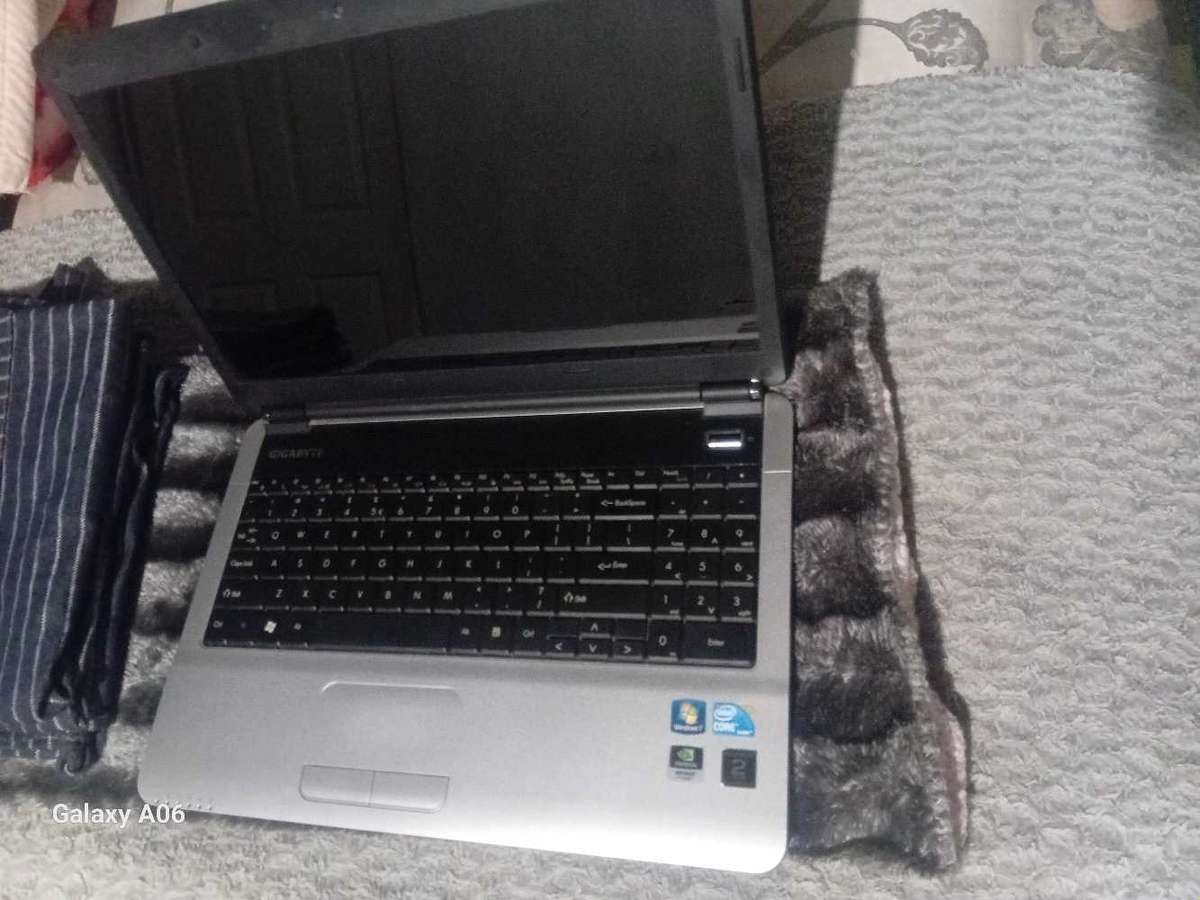 Gigabyte Q1585N Laptop