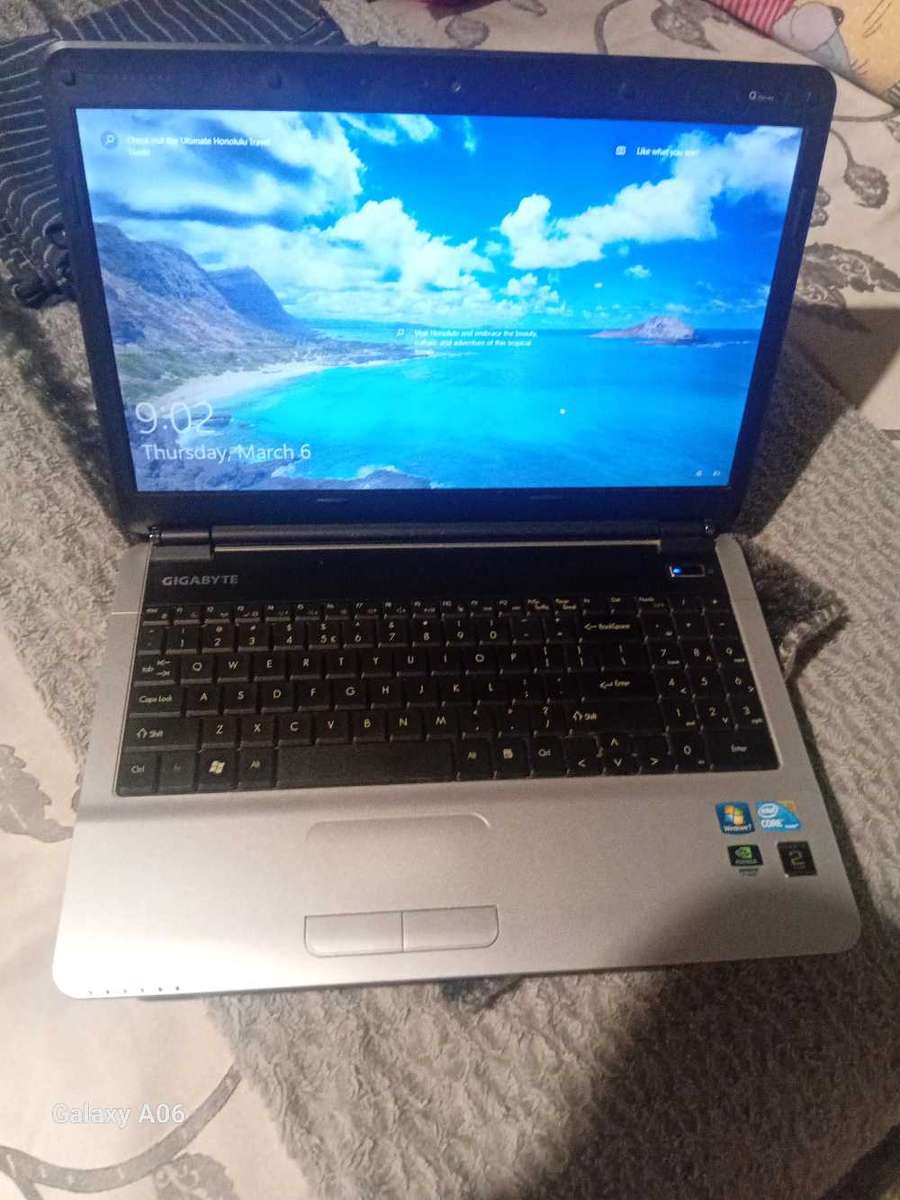 Gigabyte Q1585N Laptop