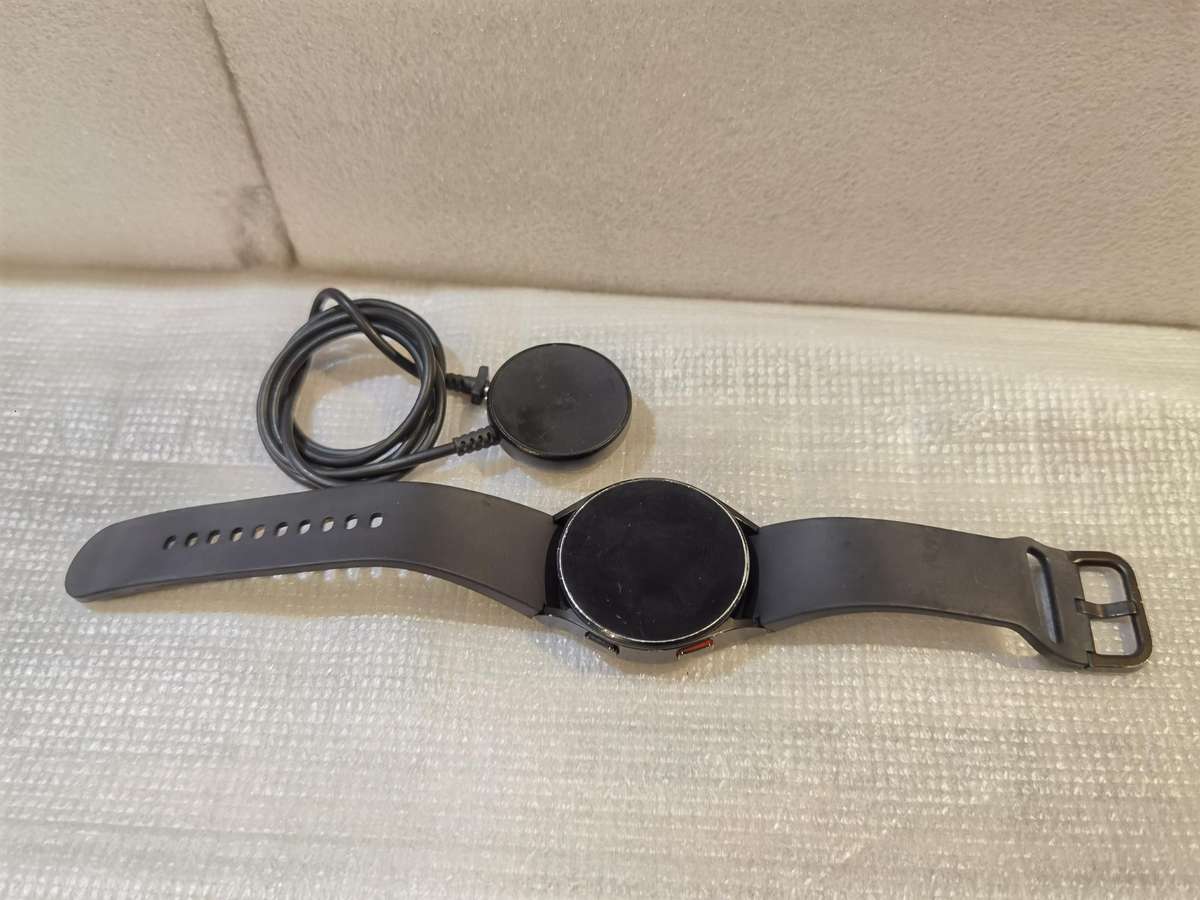 Samsung watch RM-R860 40MM