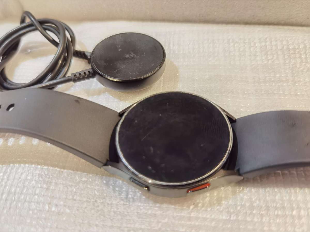 Samsung watch RM-R860 40MM