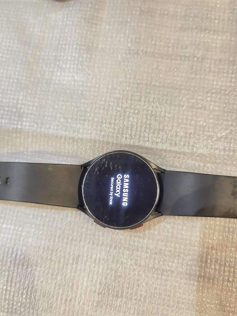Samsung watch RM-R860 40MM