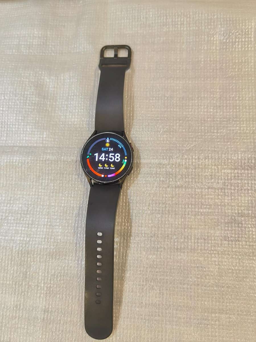 Samsung watch RM-R860 40MM