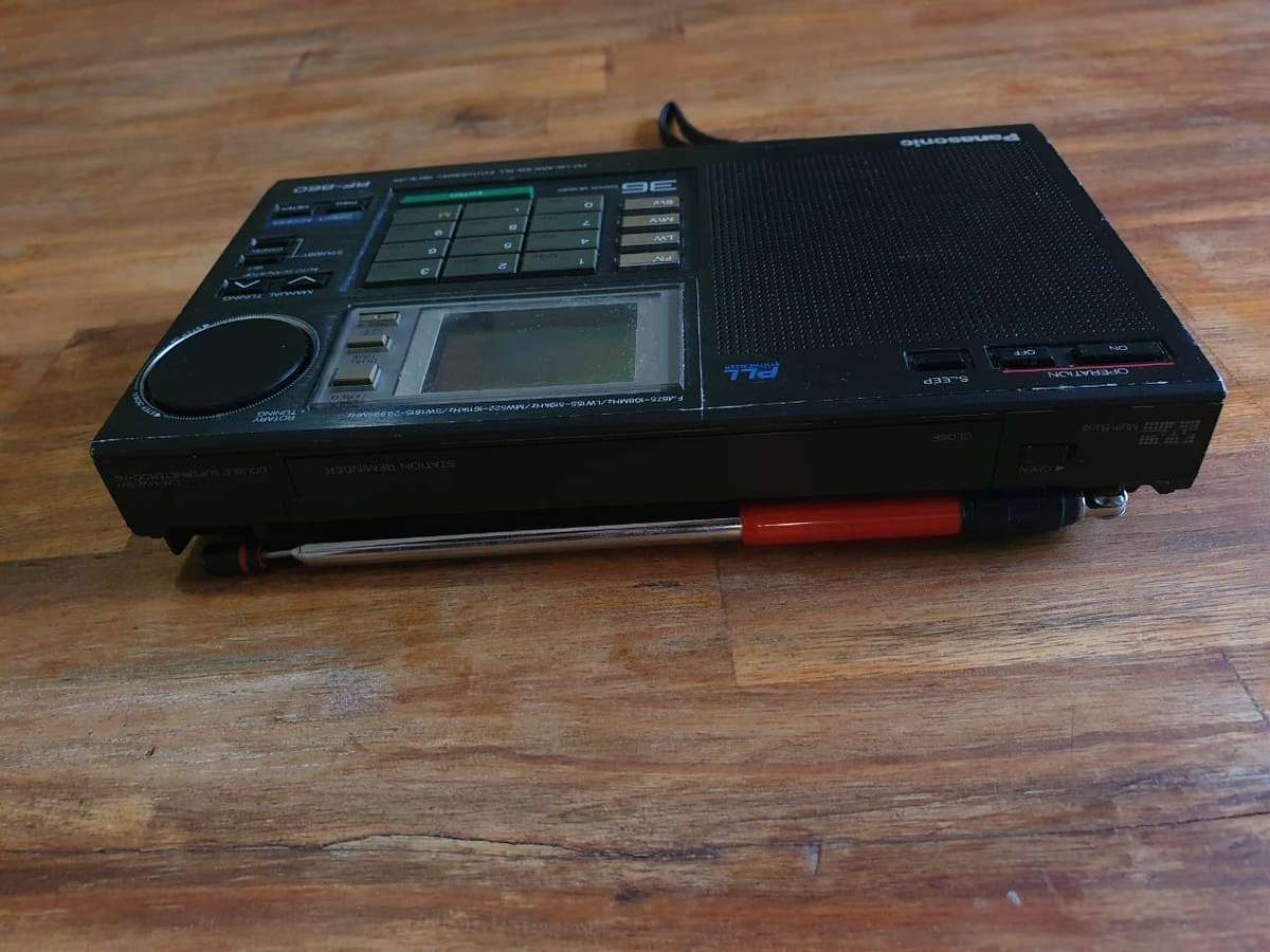 Vintage Panasonic RF-B60 Shortwave Radio