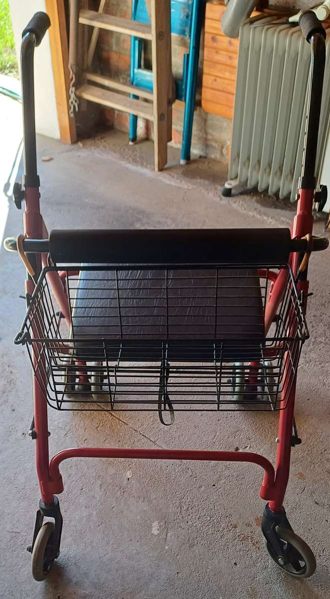 4-Wheel Rollator Walker with Seat, Brakes & Storage Basket