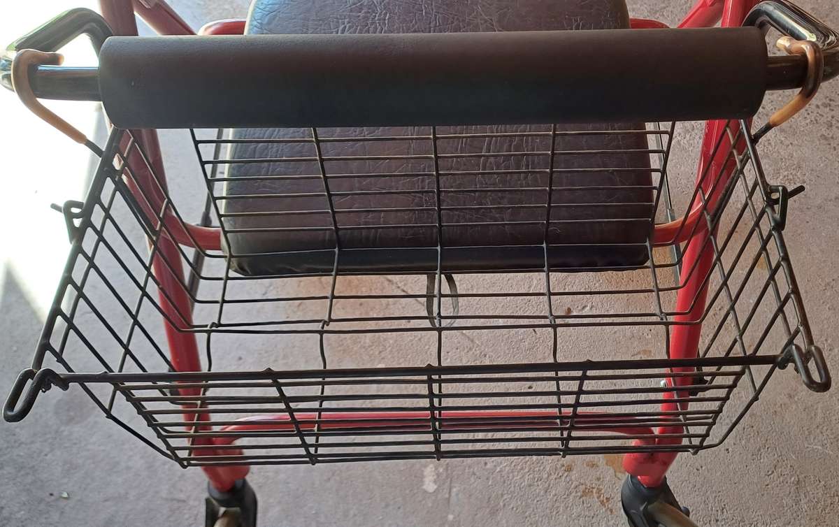 4-Wheel Rollator Walker with Seat, Brakes & Storage Basket