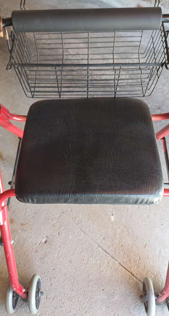 4-Wheel Rollator Walker with Seat, Brakes & Storage Basket