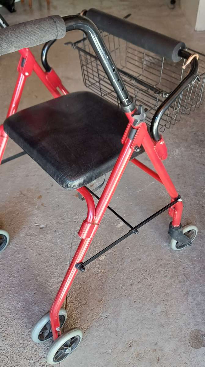 4-Wheel Rollator Walker with Seat, Brakes & Storage Basket