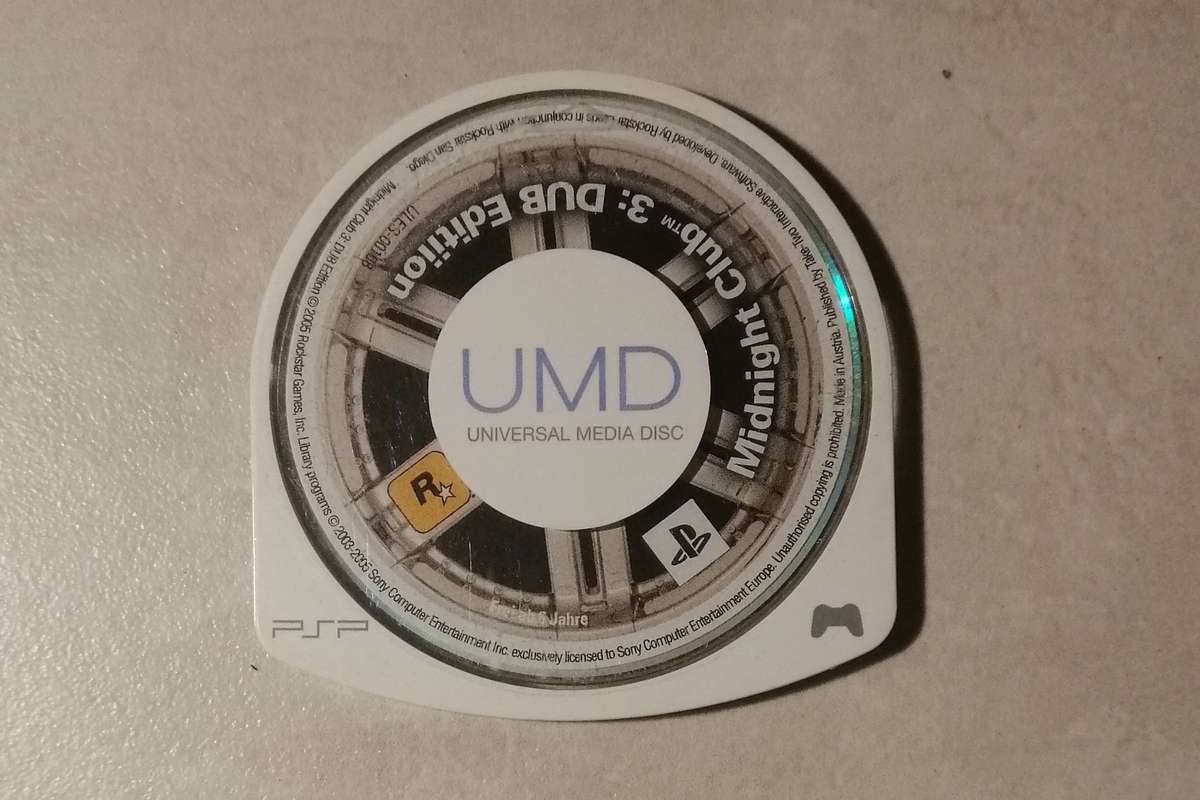 Sony PSP 1000(including 3 games and a Charger)