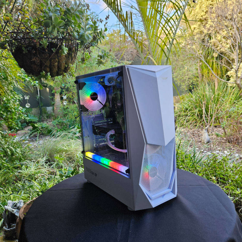 Gaming PC Bombastik FrostByte -  AMD Ryzen 5 3600 / GTX 1660 SUPER / 32GB RAM / 1 TB M.2 / Win-Pro11