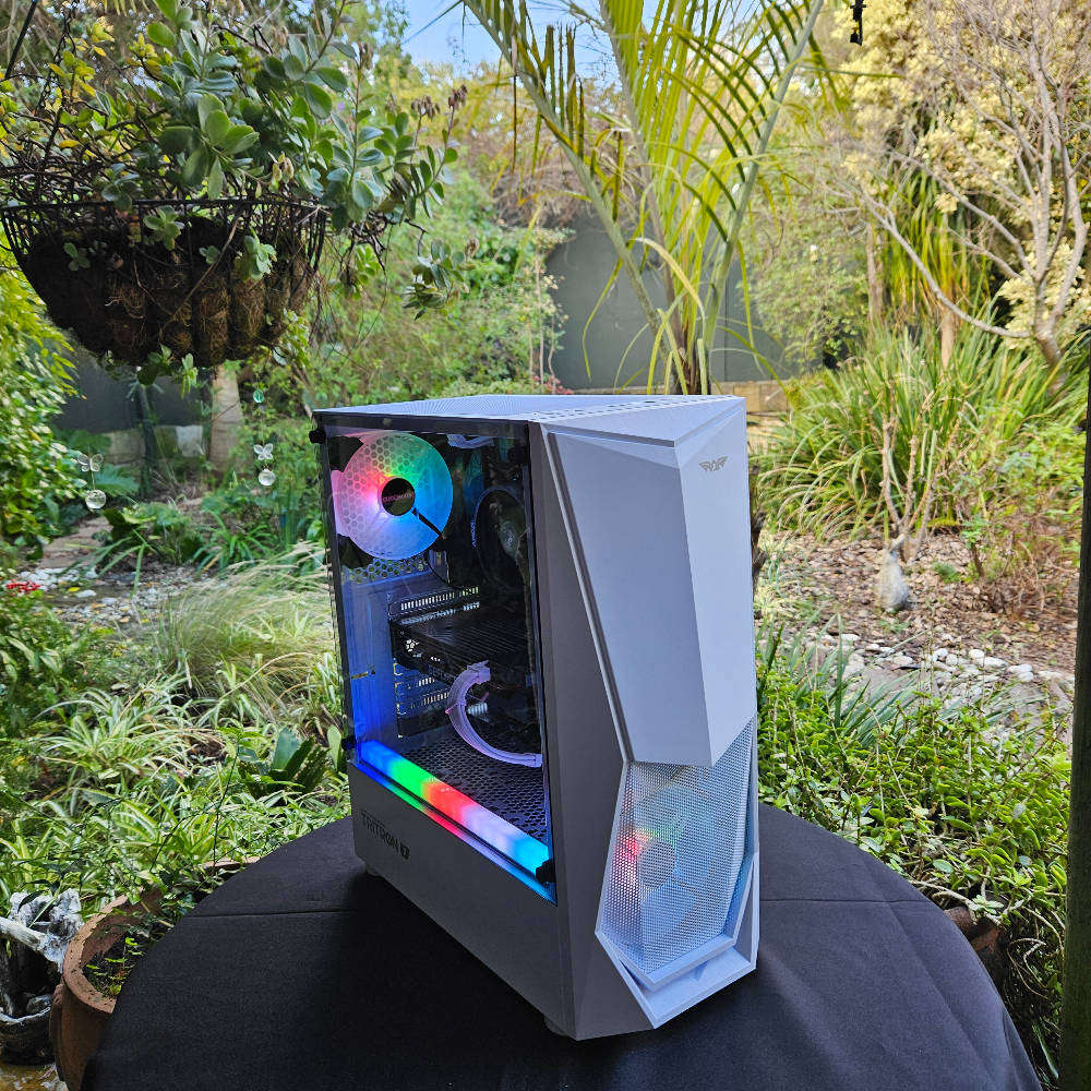 Gaming PC Bombastik FrostByte -  AMD Ryzen 5 3600 / GTX 1660 SUPER / 32GB RAM / 1 TB M.2 / Win-Pro11