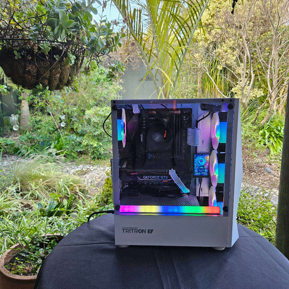 Gaming PC Bombastik FrostByte -  AMD Ryzen 5 3600 / GTX 1660 SUPER / 32GB RAM / 1 TB M.2 / Win-Pro11