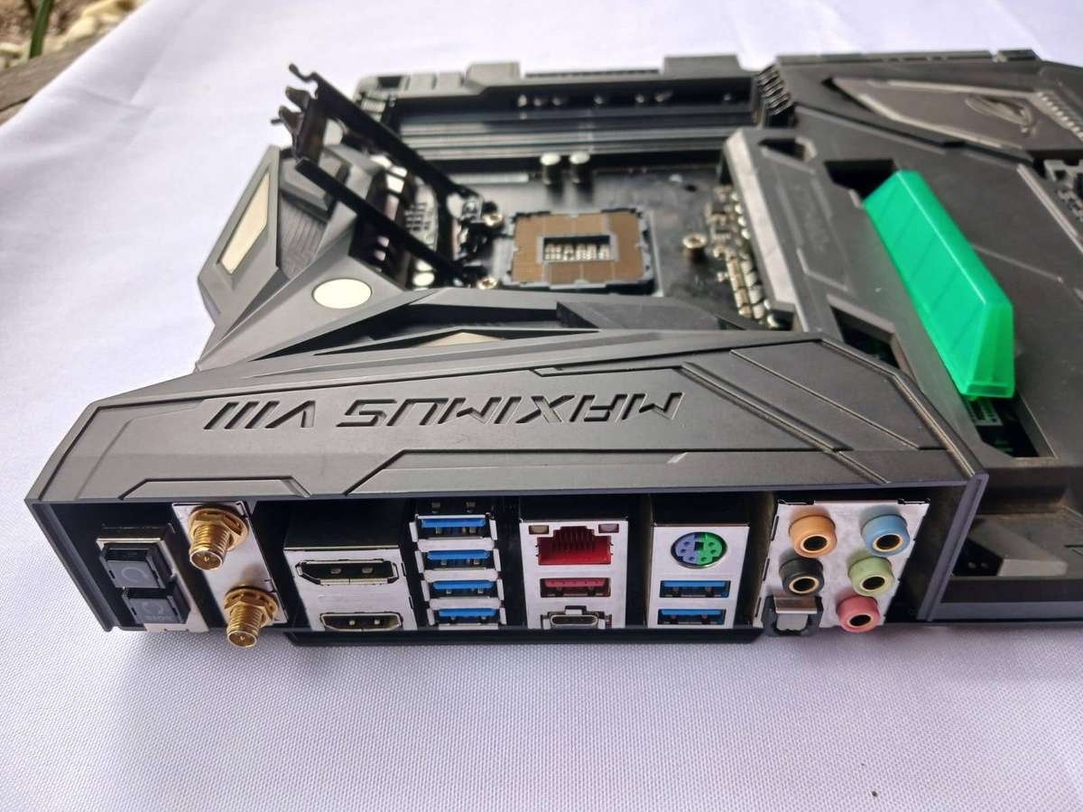 Motherboard Asus Maximus VIII Formula 6 and 7th gen