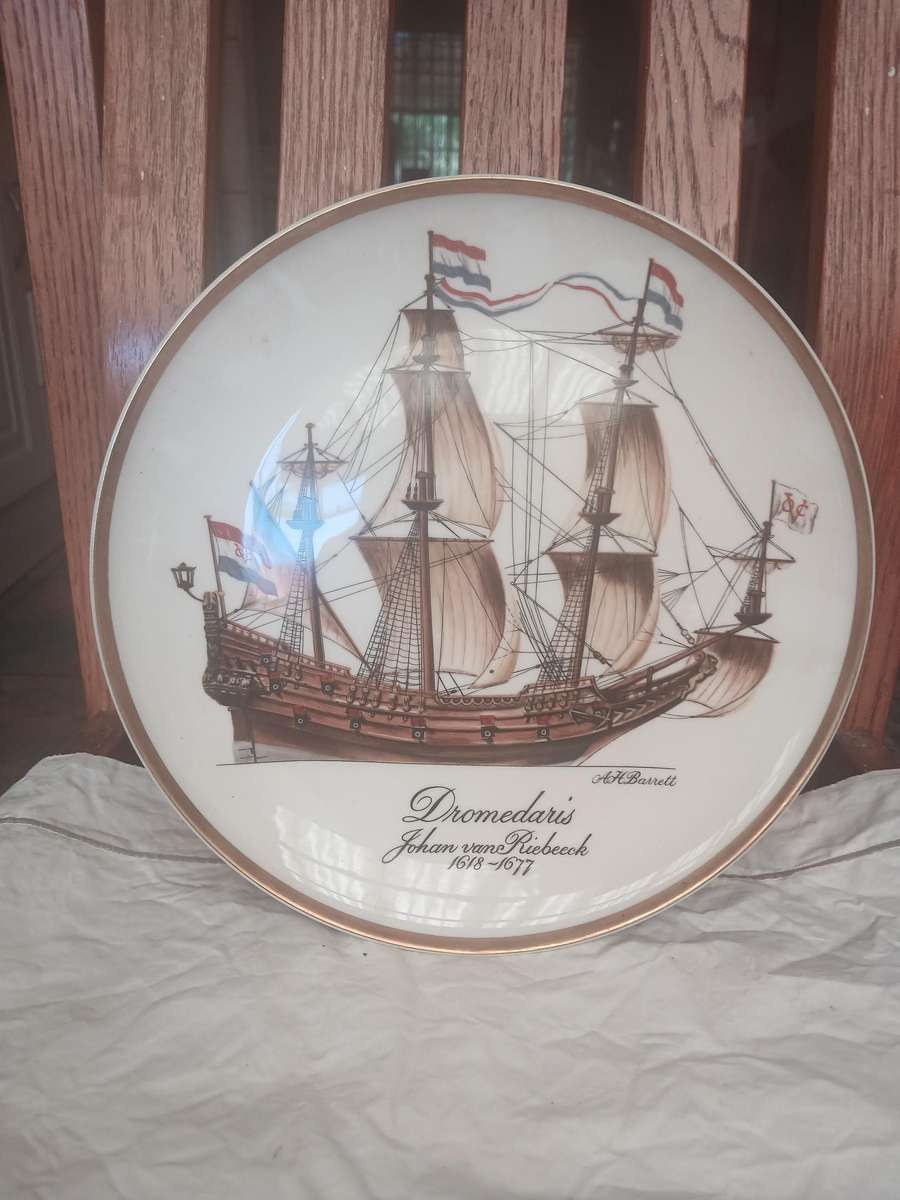 Vintage decorative plate Dromedaris Johan Van Riebeeck 1618-1677 23.5cm diameter