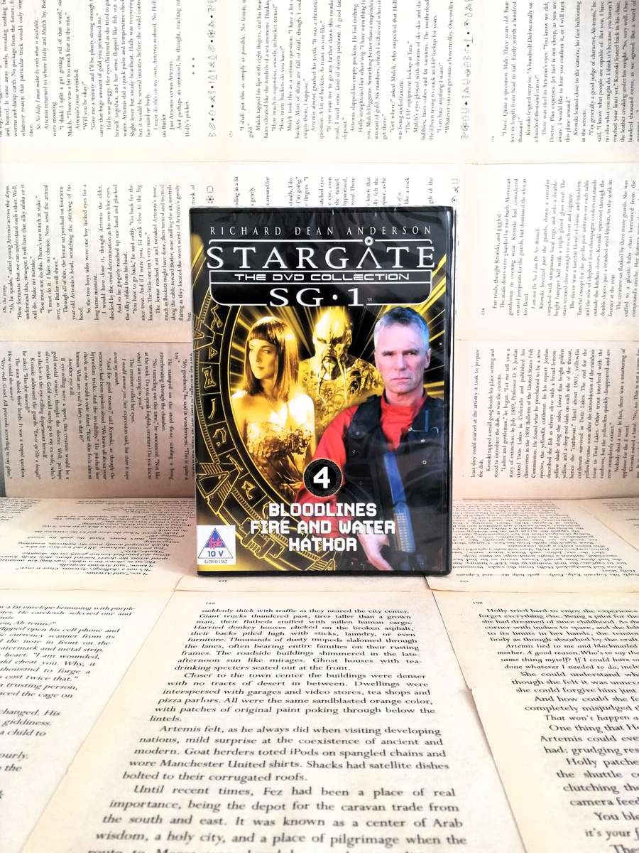 Stargate SG 1 - The DVD Collection  4 [Bloodlines, Fire and Water, Hathor] [NEW]