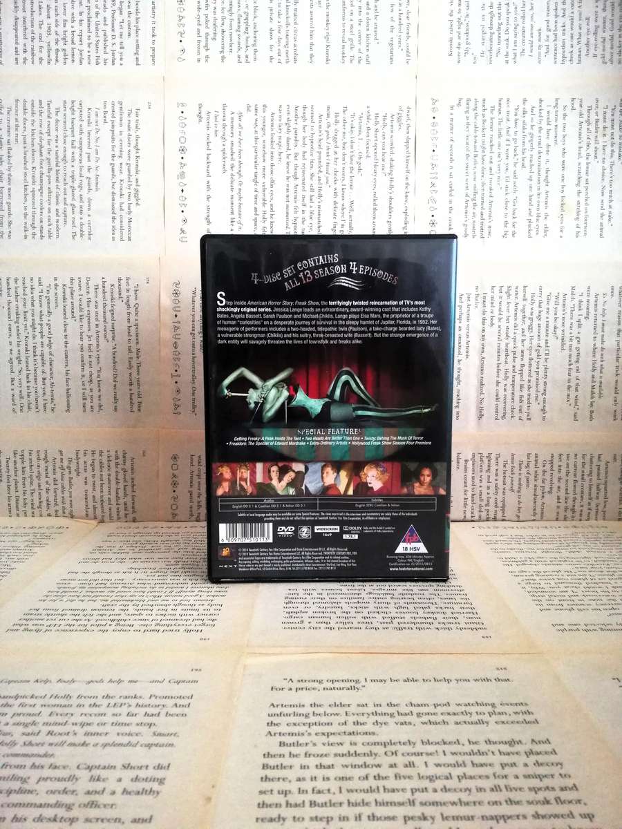 American Horror Story: Freak Show Season 4 [DVD]