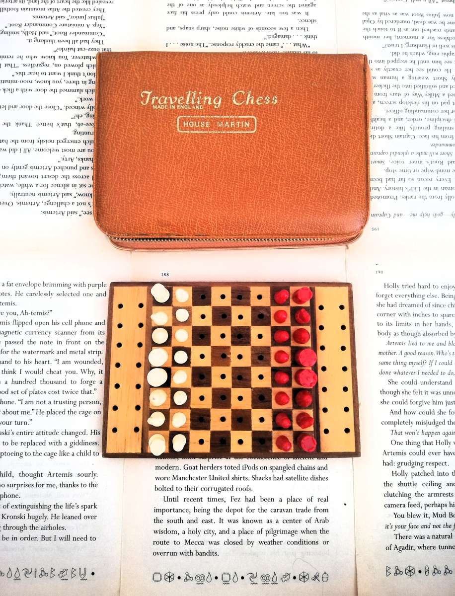 Vintage House Martin Travelling Chess Set