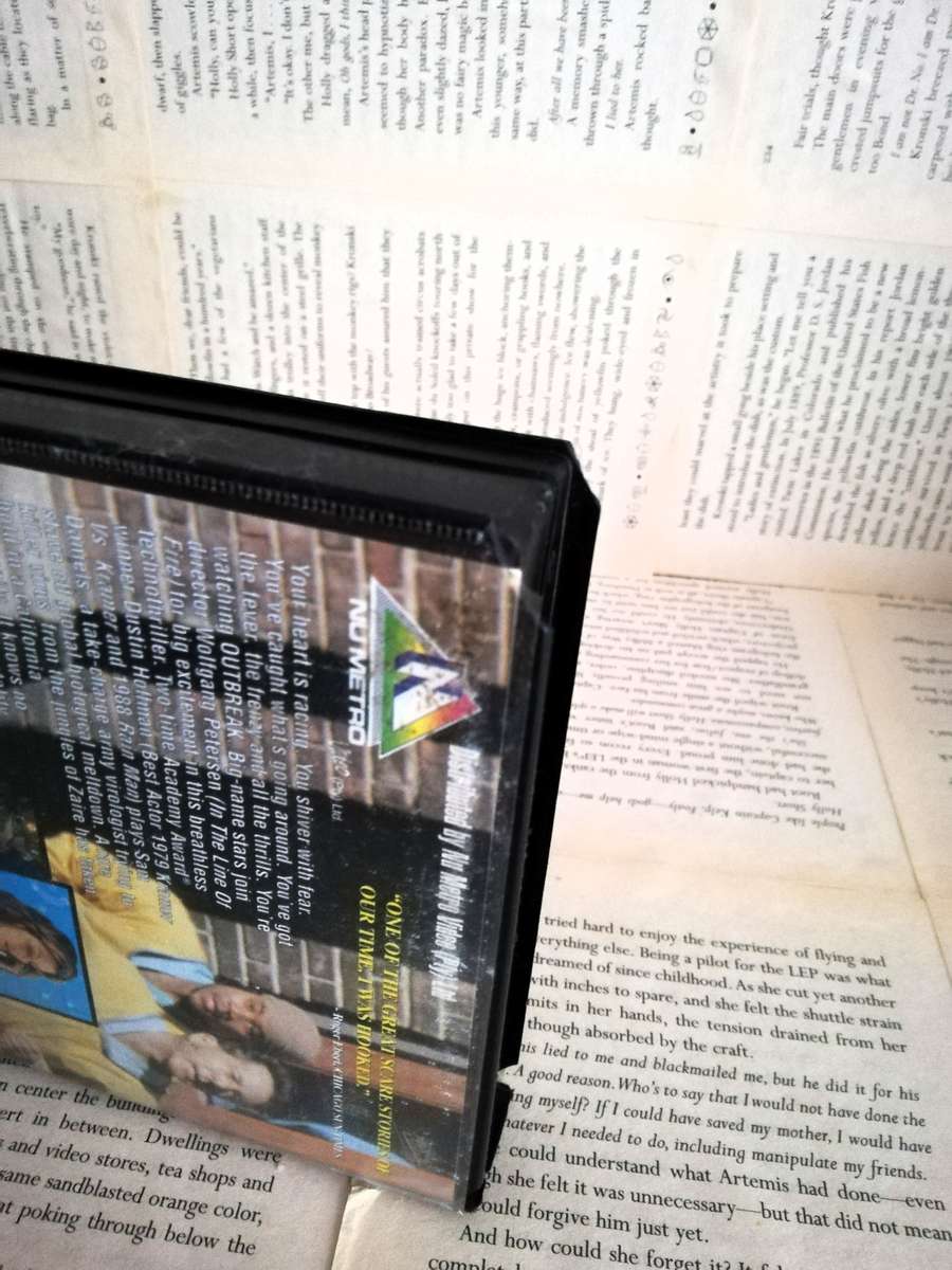 Outbreak - Movie VHS Tape (1995) [VHS]