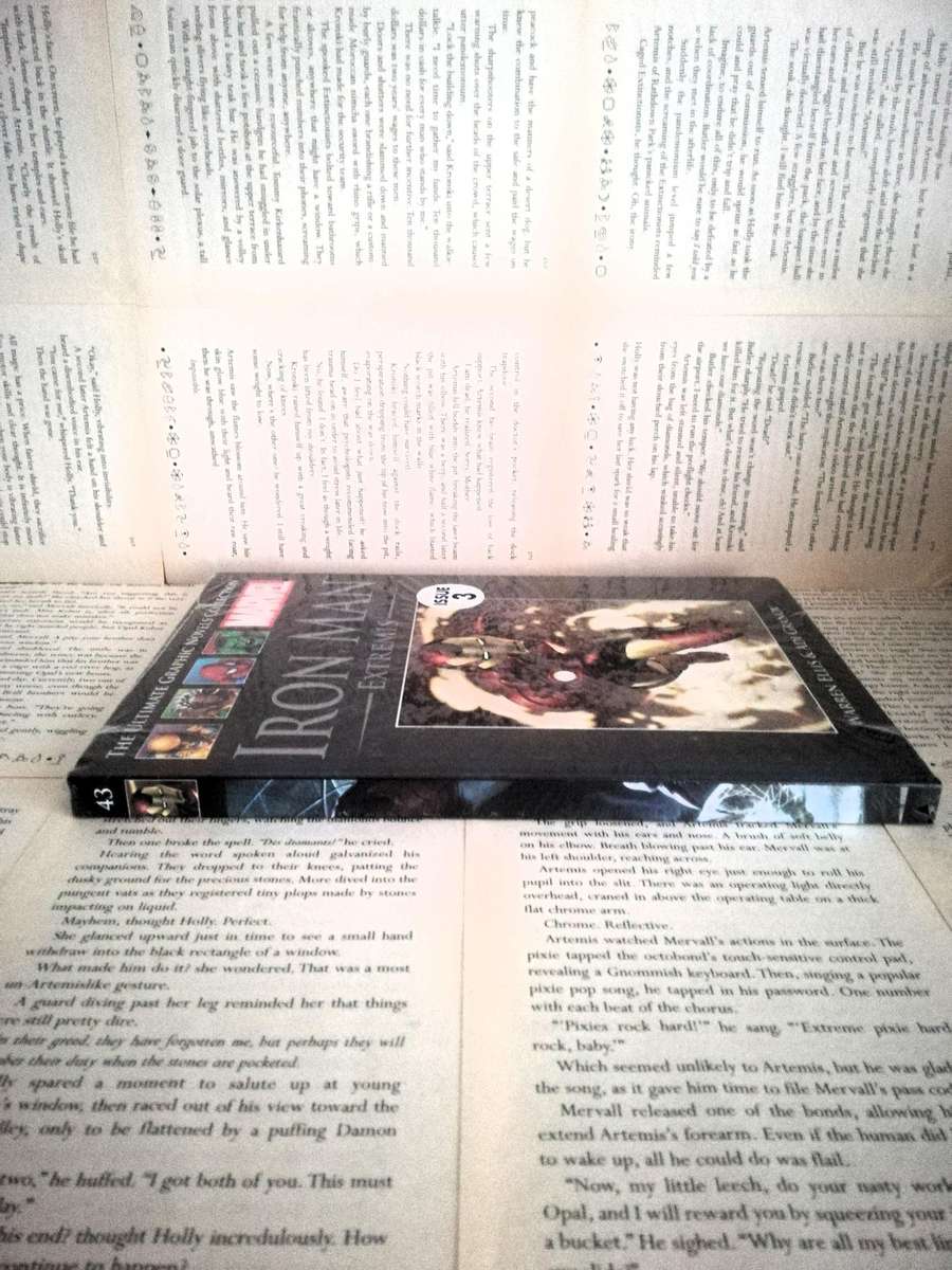 Iron Man: Extremis (Marvel Ultimate Graphic Novel Collection #43) [NEW]