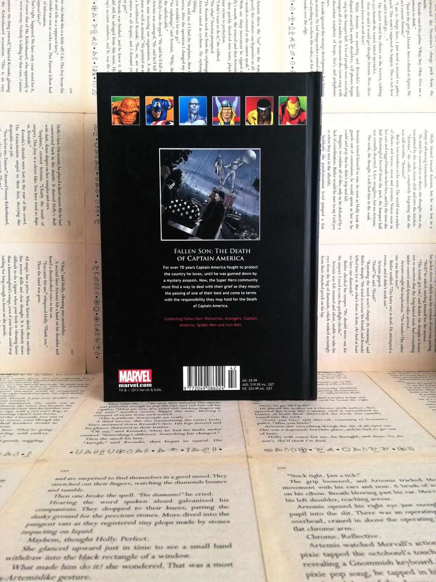 Fallen Son: The Death of Captain America (Marvel Ultimate Graphic Novel Collection #51)