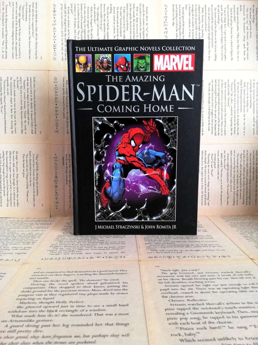 The Amazing Spider-man: Coming Home (Marvel Ultimate Graphic Novel Collection #21) [Graphic Novel]