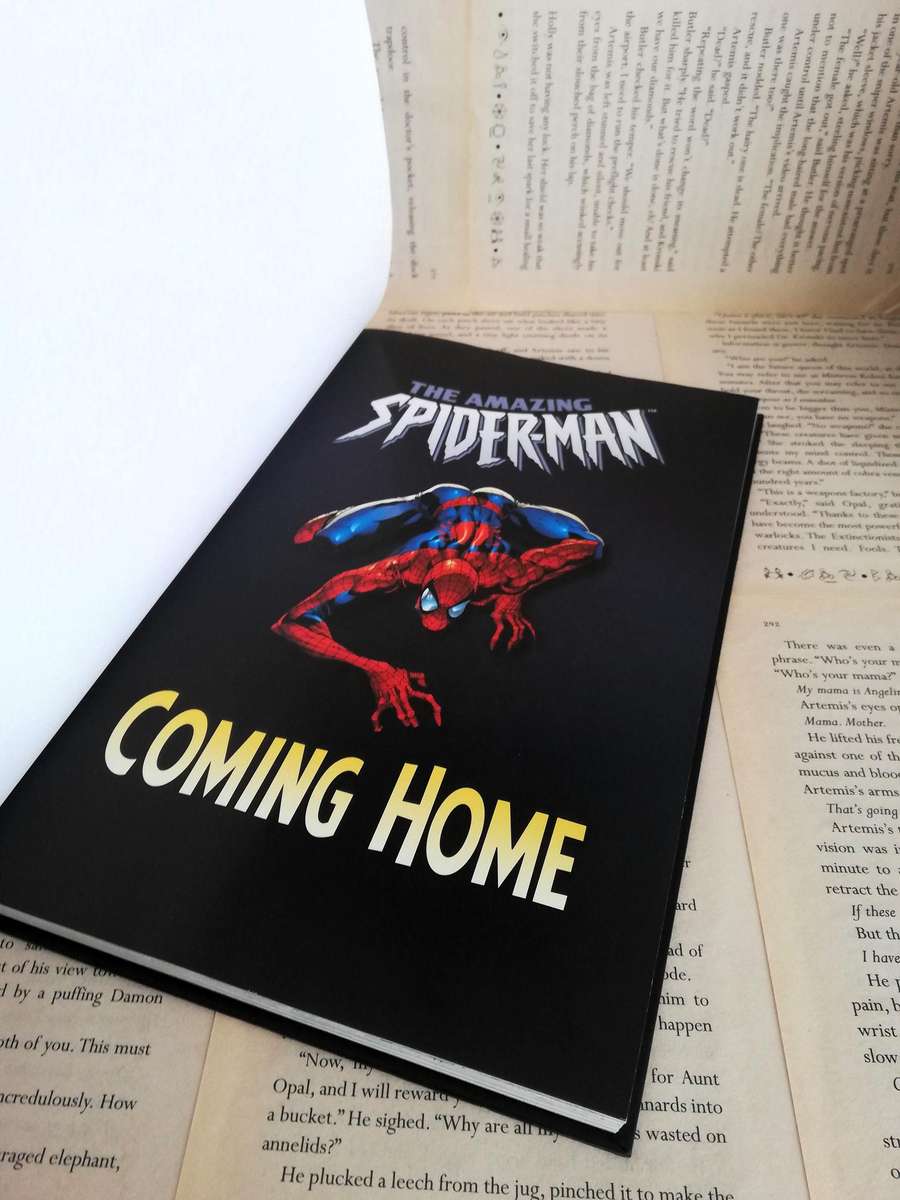 The Amazing Spider-man: Coming Home (Marvel Ultimate Graphic Novel Collection #21) [Graphic Novel]