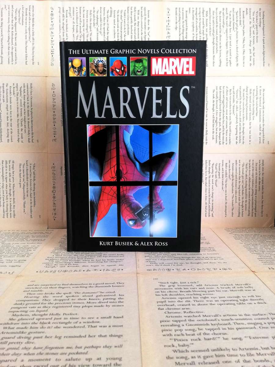 Marvels (Marvel Ultimate Graphic Novel Collection #13) [Graphic Novel]