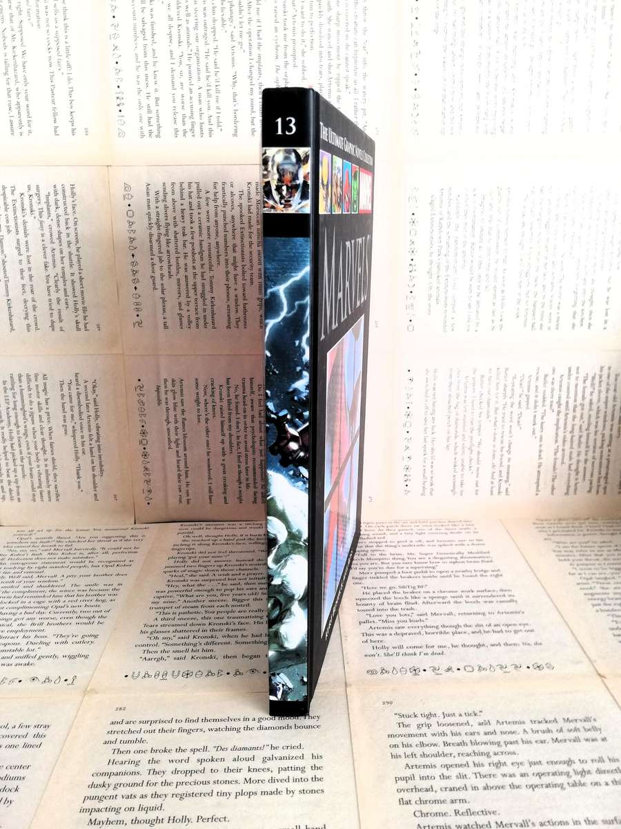 Marvels (Marvel Ultimate Graphic Novel Collection #13) [Graphic Novel]