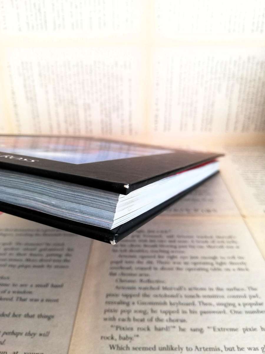 Marvels (Marvel Ultimate Graphic Novel Collection #13) [Graphic Novel]